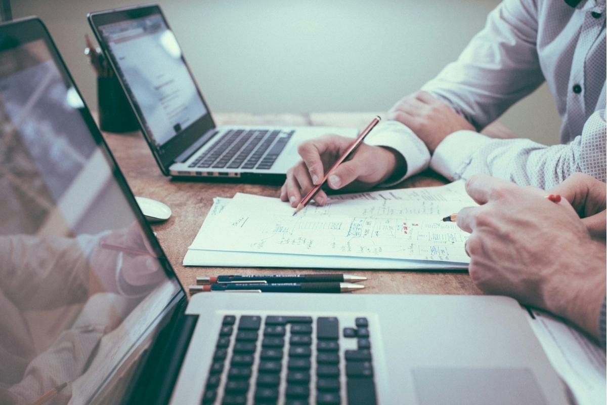 AI can uncover patterns and trends that manual reporting might miss. This allows businesses to predict future outcomes with greater accuracy.