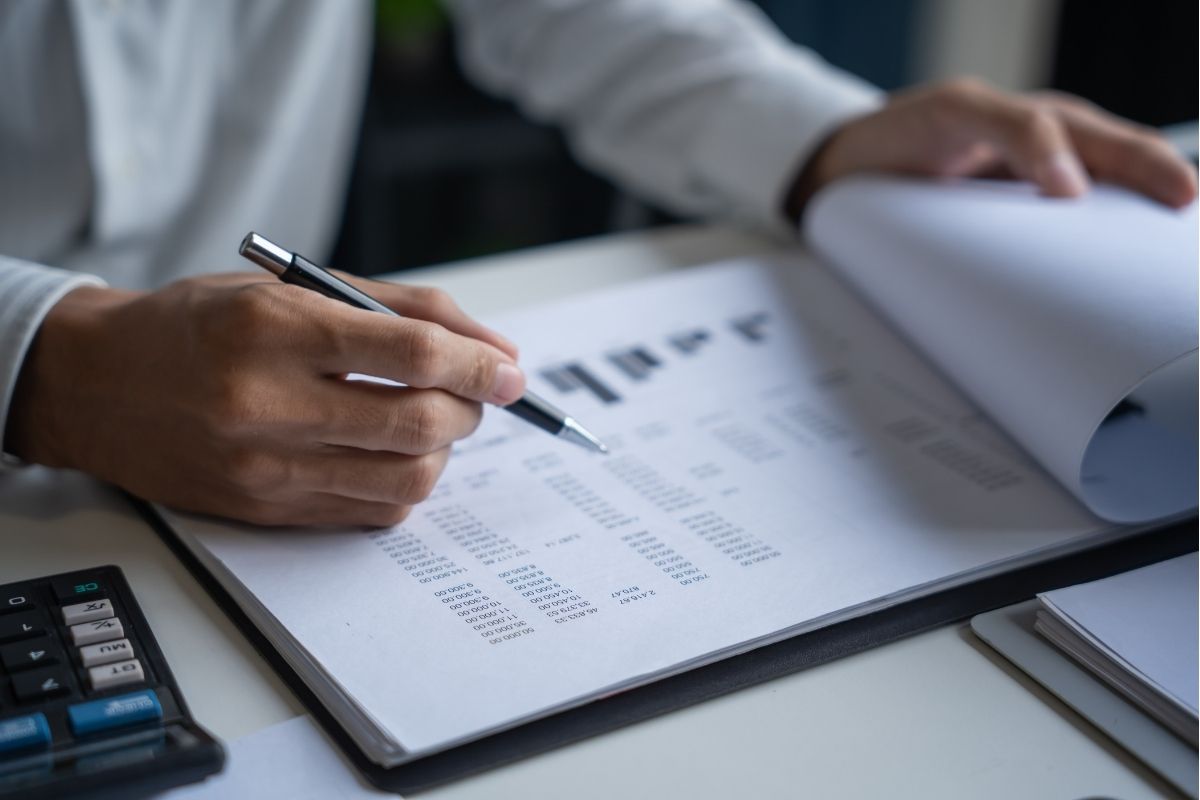 Customer analytics tools strengthen QA by capturing insights directly from conversations, reducing subjectivity and data loss associated with relying on human memory.